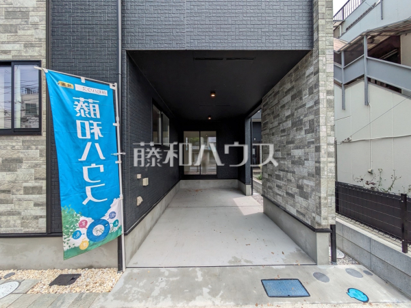 カースペース　【小平市学園東町３丁目】愛車を守るビルトインガレージ！アウトドア用品のお手入れにも便利です！　