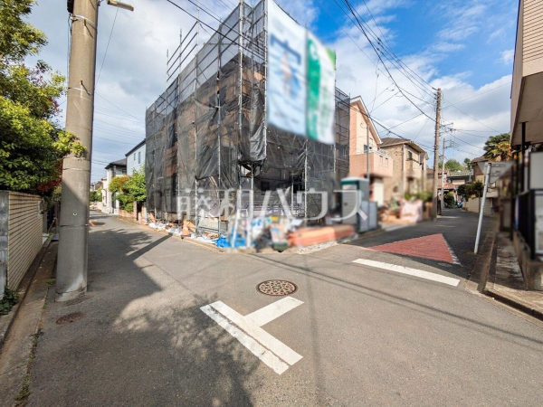 接道状況および現場風景　【新座市野寺２丁目】 建物のプレゼンをさせていただきますので、実際の完成イメージを思い描いていただくことができます。お気軽にお問合せ下さい。 