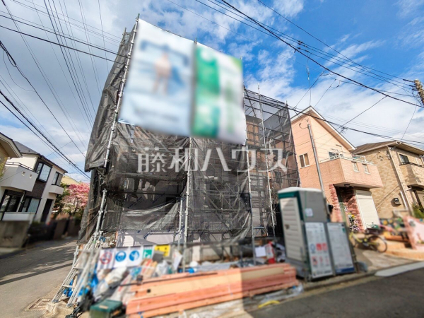 外観　【新座市野寺２丁目】 順調に工事が進んでいます。実際の街並みの様子が段々見えて参りました。ぜひ実際に現地をご見学下さいませ。 