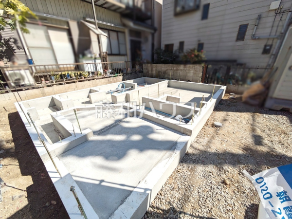  まだまだ建築中ですが、ぜひ現地をご覧になりませんか？基礎・上棟の状態は建築中にしかご覧になれません！　【志木市柏町２丁目】 外観