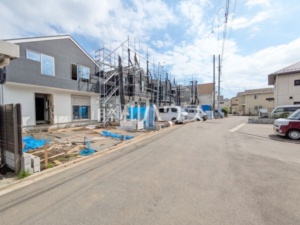接道状況および現場風景　【立川市砂川町２丁目】順調に工事が進んでいます。実際の街並みの様子が段々見えて参りました。ぜひ実際に現地をご見学下さいませ。
