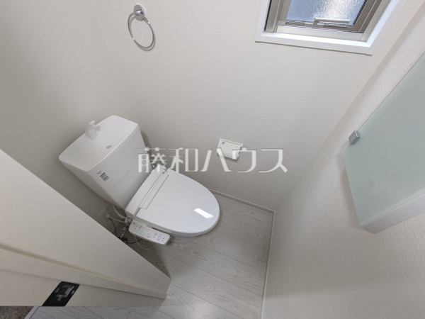 1号棟　トイレ　【立川市砂川町２丁目】
ウォシュレット付きトイレ！リビング・お風呂に続いて意外と癒しの空間かも！？　