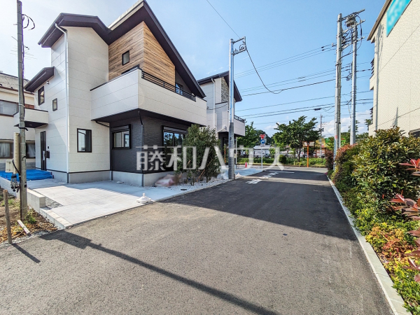 接道状況および現場風景　【小金井市桜町１丁目】見学はしたいけど、なかなか時間が取れない…そんな方に出勤前や仕事終わりにマイホームを見学できるサポートをいたします。　