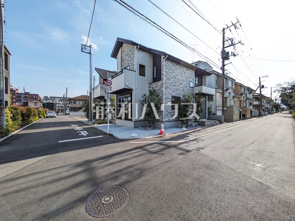 接道状況および現場風景　【小金井市桜町１丁目】お住まい探しは、家の良し悪しだけでなく周辺環境も重要なポイントです。ぜひ一度お客様の目でご覧ください。　