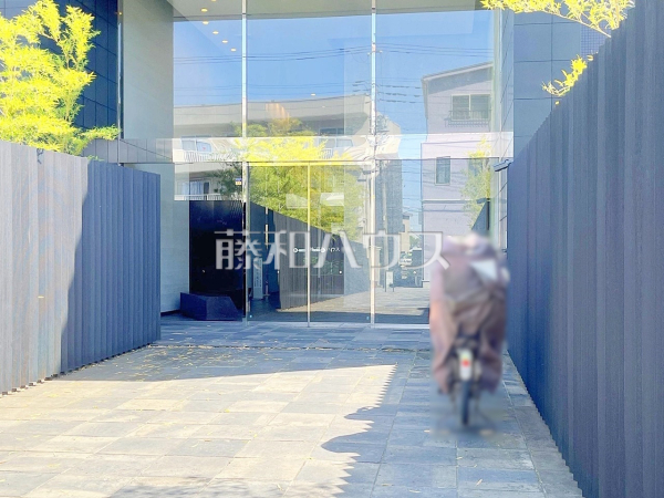 エントランス　【アデニウム和光】