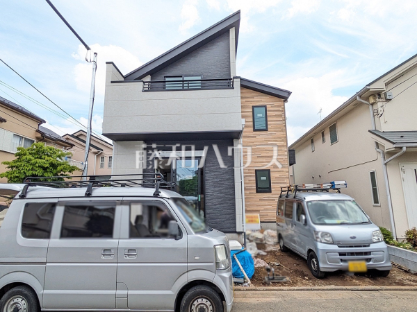 外観　【国分寺市東恋ヶ窪６丁目】足場が外れて実際の外観が見えてきました。完成までもう少しです。　
