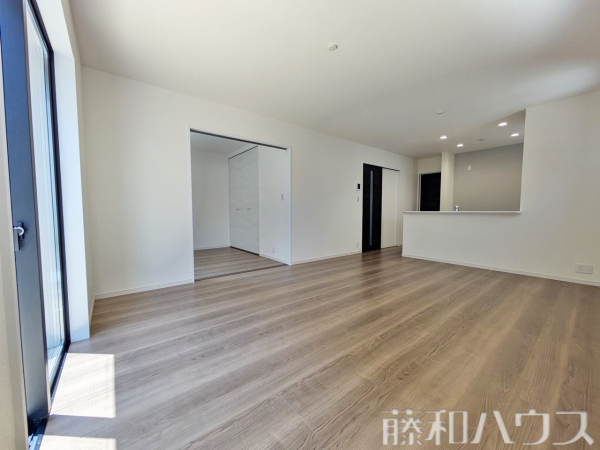1号棟　リビング　【北名古屋市片場天王森】