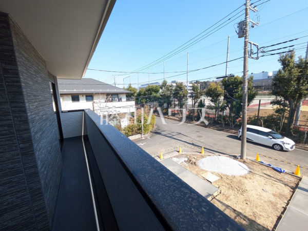 ■バルコニー　
奥行きのあるワイドバルコニー！お洗濯物の多い日でもいっきに干せますね。【多摩市永山６丁目】