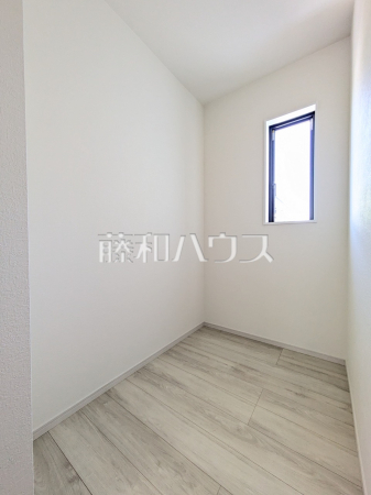 ■リネン庫　
ウォークインクローゼットや納戸など、収納を重視した間取りです。【多摩市永山６丁目】

