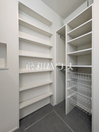 収納　【西東京市芝久保町４丁目】