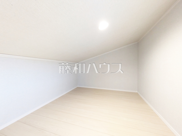 1号棟　小屋裏収納は季節物やスーツケースなど、かさばる物の収納に役立ちます。　【杉並区浜田山１丁目】