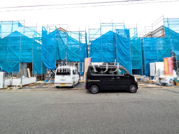 現場風景【八王子市東浅川町】 同時期に生活をスタートさせるご家族の多い分譲地は、困ったときも心強い存在になりそうですね！ 