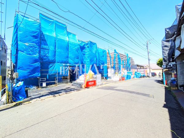 接道状況および現場風景　【八王子市東浅川町】 駅より徒歩7分、この恵まれたロケーションによる幸福感は、毎朝の通勤時にしっかりと感じられるのではないでしょうか。 