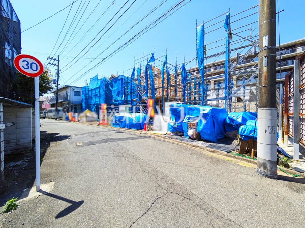 接道状況および現場風景　【八王子市東浅川町】
お住まい探しは、家の良し悪しだけでなく周辺環境も重要なポイントです。ぜひ一度お客様の目でご覧ください。　