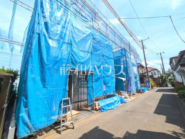 現在建築中につき、完成後には確認できなくなる構造部分などがご覧いただけます。完成後の内覧とは違った視点での現地見学が可能です。【小平市鈴木町２丁目】接道状況および現場風景　　