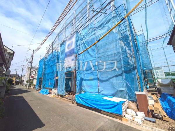 建築中のため、完成後には確認できなくなる構造部分などが今ならご覧いただけます。入居後のマイホームへの愛着も違うかもしれませんね！【小平市鈴木町２丁目】接道状況および現場風景　　