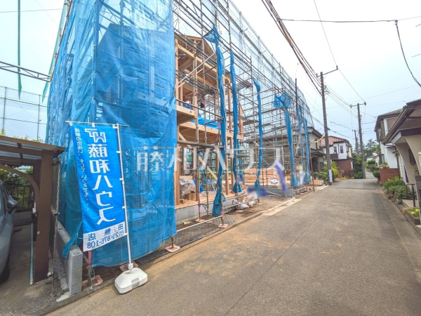 物件の事、諸費用の事など、小さな疑問も担当までお気軽にご連絡・ご相談下さい。【小平市鈴木町２丁目】接道状況および現場風景　