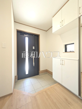 ２号棟　玄関　【東大和市清原４丁目】