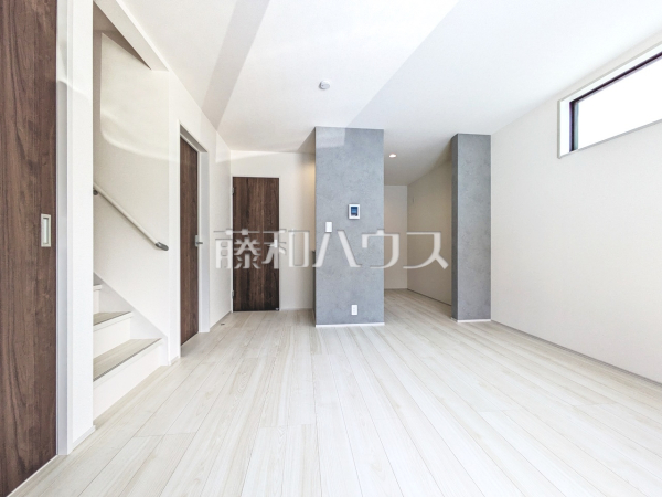 1号棟　リビング　【小平市仲町】シンプルなデザインの内装。ご自身でお好きな素敵な空間を創り上げられます。 