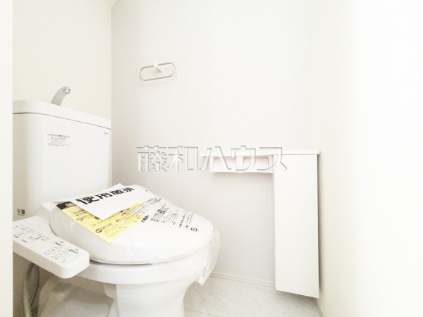2号棟　トイレ　【小平市仲町】温水洗浄便機能付きトイレで清潔にご使用いただけます。　