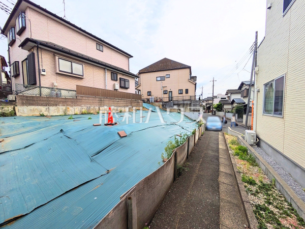 接道状況および現場風景　【富士見市渡戸１丁目】住まいの事なら地元で豊富な実績を誇る、地域密着の当社へお任せ下さい！ 
