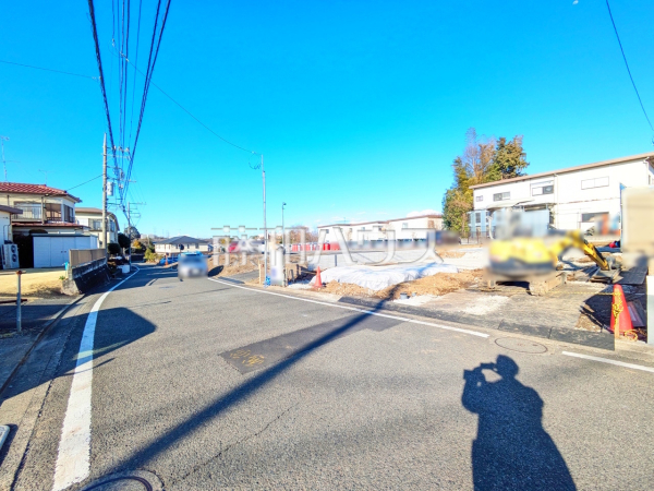 ■接道状況および現場風景
多摩都市モノレール「松ケ谷」駅徒歩15分と少し距離はございますが、毎日の通勤通学で駅まで歩けば、運動不足も解消されて一石二鳥です！【多摩市和田】
