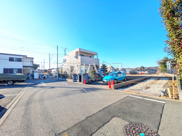 ■接道状況および現場風景
平日のご案内も可能です。まずはお気軽にお問合せ下さいませ。【多摩市和田】
