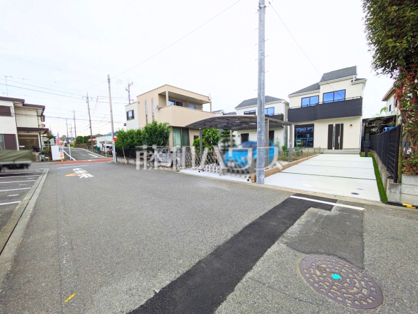 接道状況および現場風景　【多摩市和田】 住まいの事なら地元で豊富な実績を誇る、地域密着の当社へお任せ下さい！ 