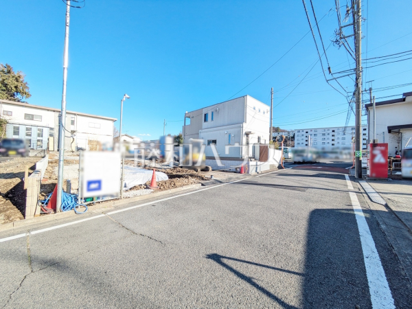 ■現場風景
家族みんなの眩い笑顔、豊かな開口がもたらすこの場所は過ごす時を楽しむ時を紡ぐ場所、たくさんの笑顔があふれ心地よい時間が流れていくことでしょう。【多摩市和田】