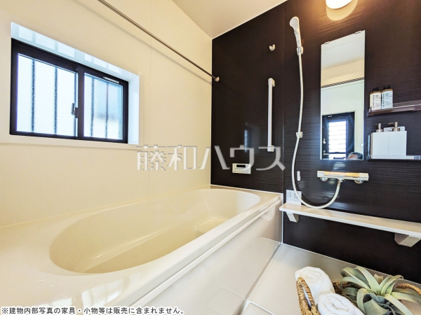 1号棟　浴室　【多摩市和田】落ち着いた色合いで疲れたからだを癒す、贅沢なくつろぎ空間です。