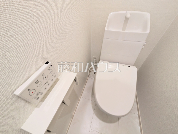 2号棟　トイレ　【多摩市和田】
きれいでさわやか、ウォシュレット付きトイレ　