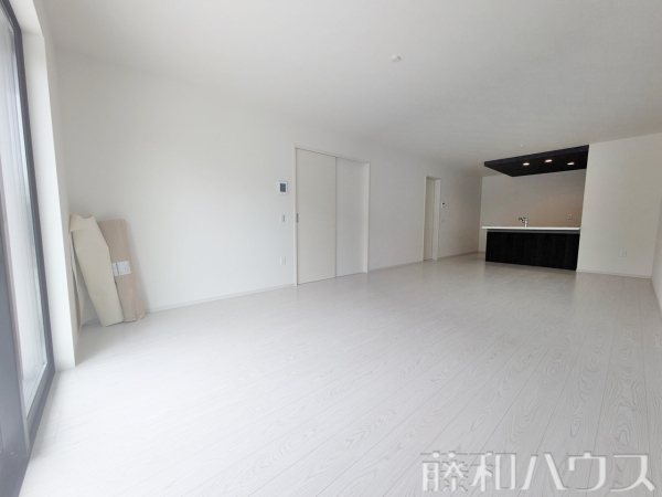 1号棟　リビング　【小牧市新町１丁目】