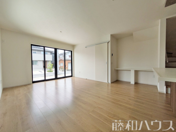 2号棟　リビング　【小牧市新町１丁目】