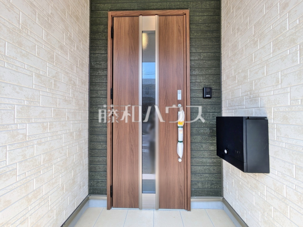 2号棟　玄関　【小牧市大字本庄】