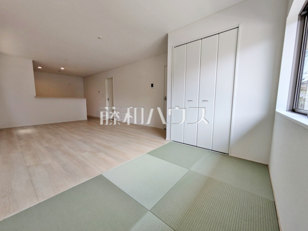 2号棟　リビング　【小牧市大字本庄】