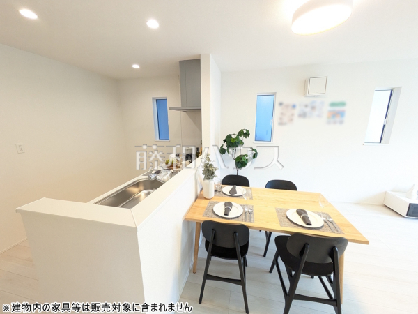 リビング　【北名古屋市熊之庄山の前】