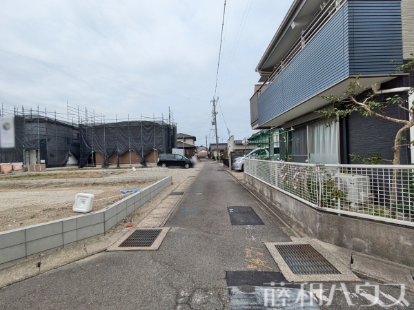 接道状況および現場風景　【北名古屋市熊之庄屋形】