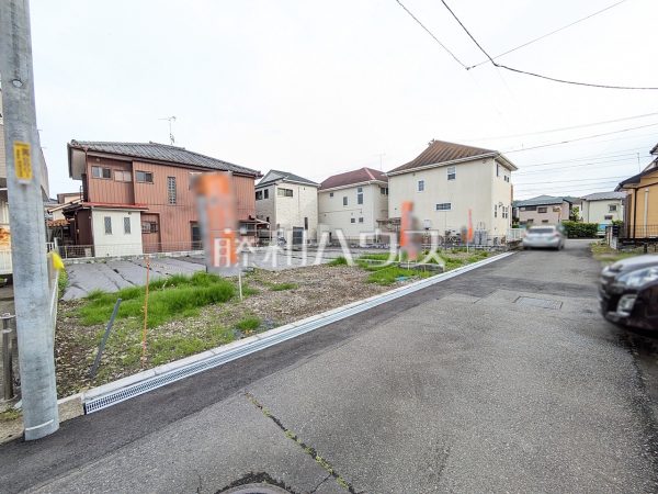 接道状況および現場風景　【昭島市拝島町４丁目】家族みんなで創る、楽しむ、自由設計分譲地！ぜひ皆様の「こんな家に住みたい！」をお聞かせ下さい！