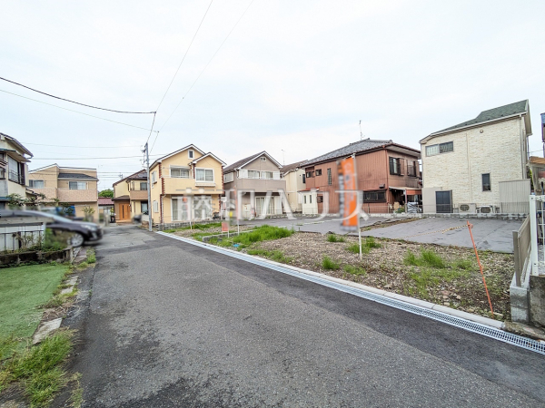 接道状況および現場風景　【昭島市拝島町４丁目】お住まい探しは、家の良し悪しだけでなく周辺環境も重要なポイントです。ぜひ一度お客様の目でご覧ください。　