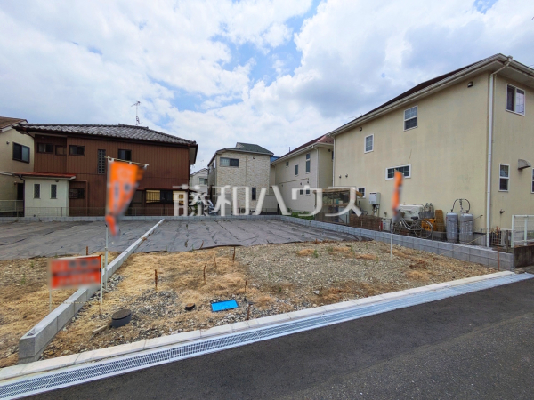 2号地　 ご家族の夢を思いのままにかなえるため、自由設計プランを採用。ご家族お一人お一人にマッチした、世界に一つだけのオリジナル住宅を実現してみませんか？ 　【昭島市拝島町４丁目】