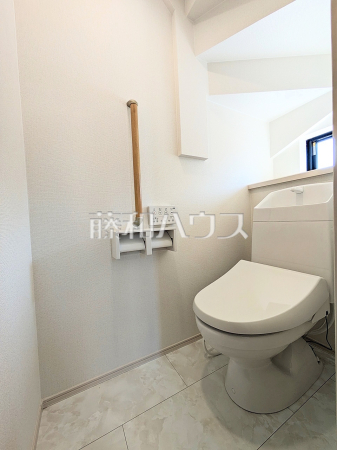 C号棟　トイレ　温水洗浄便機能付きトイレで清潔にご使用いただけます　【練馬区西大泉３丁目】