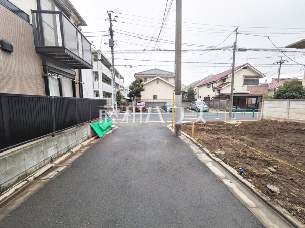 接道状況および現場風景　【杉並区上荻３丁目】理想をかなえる自由設計の土地！ぜひ皆様の「こんな家に住みたい！」をお聞かせ下さい。