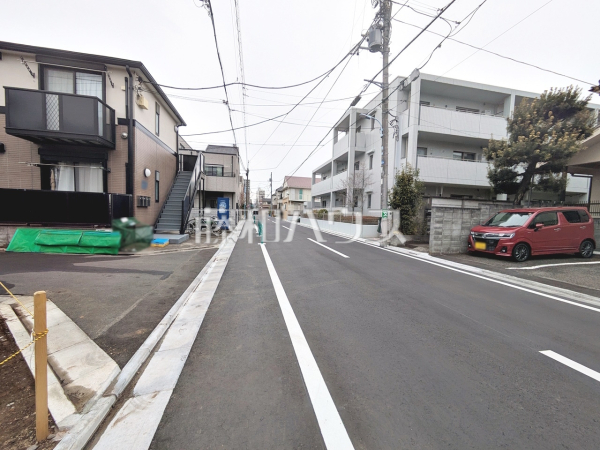 接道状況および現場風景　【杉並区上荻３丁目】ご家族の夢を思いのままにかなえるため、自由設計プランを採用。ご家族お一人お一人にマッチした、世界に一つだけのオリジナル住宅を実現してみませんか？