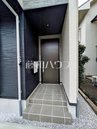 ≪玄関≫　【調布市深大寺北町５丁目】