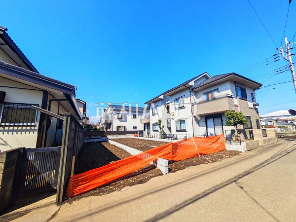 《現場風景》 きれいに整備された敷地。これから夢の新邸がここに建ちます。 【調布市深大寺北町５丁目】