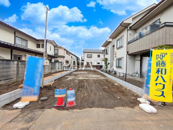 《現場風景》調布市立北ノ台小学校より徒歩約9分（約650m）通学を見守るご家族も安心な立地。　　【調布市深大寺北町５丁目】