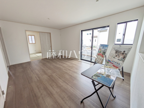 B号棟　リビング　【福岡市早良区重留４丁目】