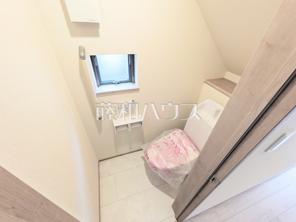 トイレ　【富士見市上沢２丁目】
ウォシュレット付きトイレ！リビング・お風呂に続いて意外と癒しの空間かも！？　