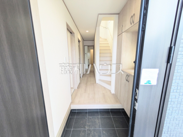 玄関　【富士見市上沢２丁目】