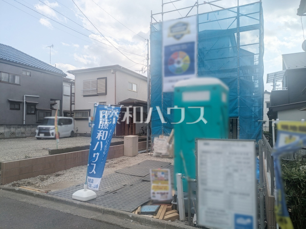 約16帖のゆったりリビング。家族でテーブルを囲む素敵な時間をお愉しみ下さい。　【富士見市上沢２丁目】